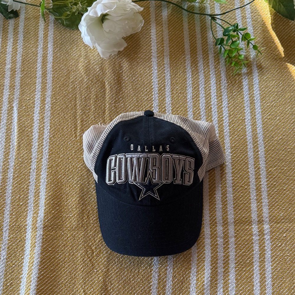 Dallas Cowboys Black and White Cap
